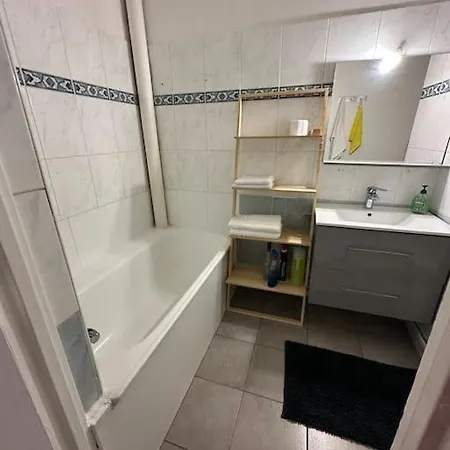 Aux Portes De Paris Apartment *